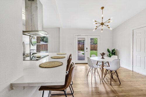 Contemporary Plano Home 4 BR/6 Bed/2 BA. STR-1207-006 