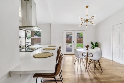 Contemporary Plano Home 4 BR/6 Bed/2 BA. STR-1207-006