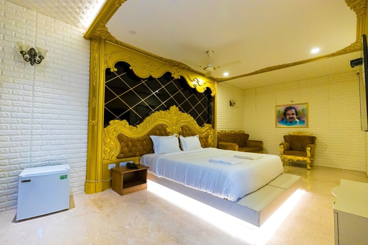 premium studio suite | in-room safe, individually decorated, individually furnished, desk