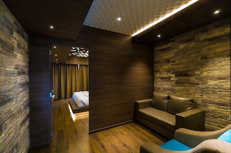 In-room safe, individually decorated, individually furnished, desk