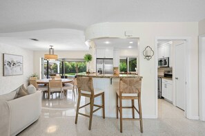 Interior - Heated Pool, Golf & Grill Oasis, Sleeps 6 (Palm Beach Gardens)