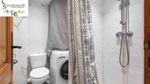 Bathroom - Quiet and Nature Holiday Home on the Côte d'Azur (Le Bar-sur-Loup)
