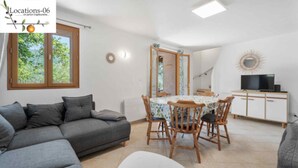 Living area - Quiet and Nature Holiday Home on the Côte d'Azur (Le Bar-sur-Loup)