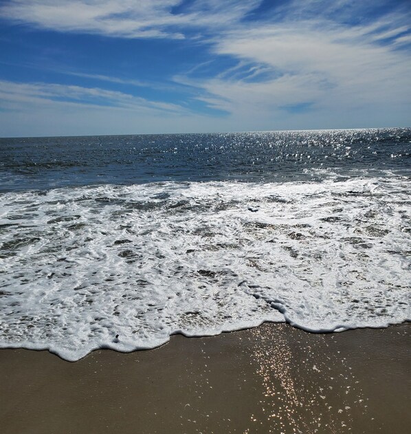 Ubicación cercana a la playa y toallas de playa