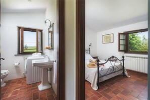 Doccia, asciugacapelli, bidet, asciugamani