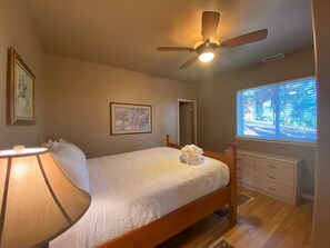 4 chambres, fer et planche à repasser, Wi-Fi, draps fournis