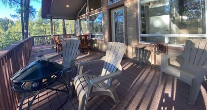 Quiet Group Retreat • Foosball • 2 Living Rooms • Forest Views + Dining