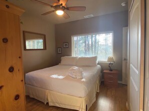 4 bedrooms, iron/ironing board, WiFi, bed sheets
