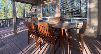 Quiet Group Retreat • Foosball • 2 Living Rooms • Forest Porches + Dining