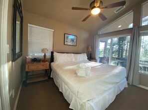 4 bedrooms, desk, iron/ironing board, WiFi