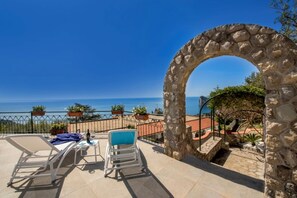 Terrace/patio - VILLA SOLANGE, PRIVATE POOL NEAR SORRENTO (Nerano)