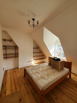 Interior - Long Term Let near Cafes, Bars, Restaurants in West Hampstead (London)