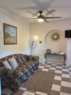 Smart TV, books - Bright Hillside Escape • Quick Drive Town & Beach (Rincon)