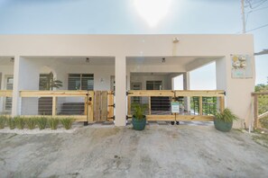 المنطقة المحيطة بالمنشأة