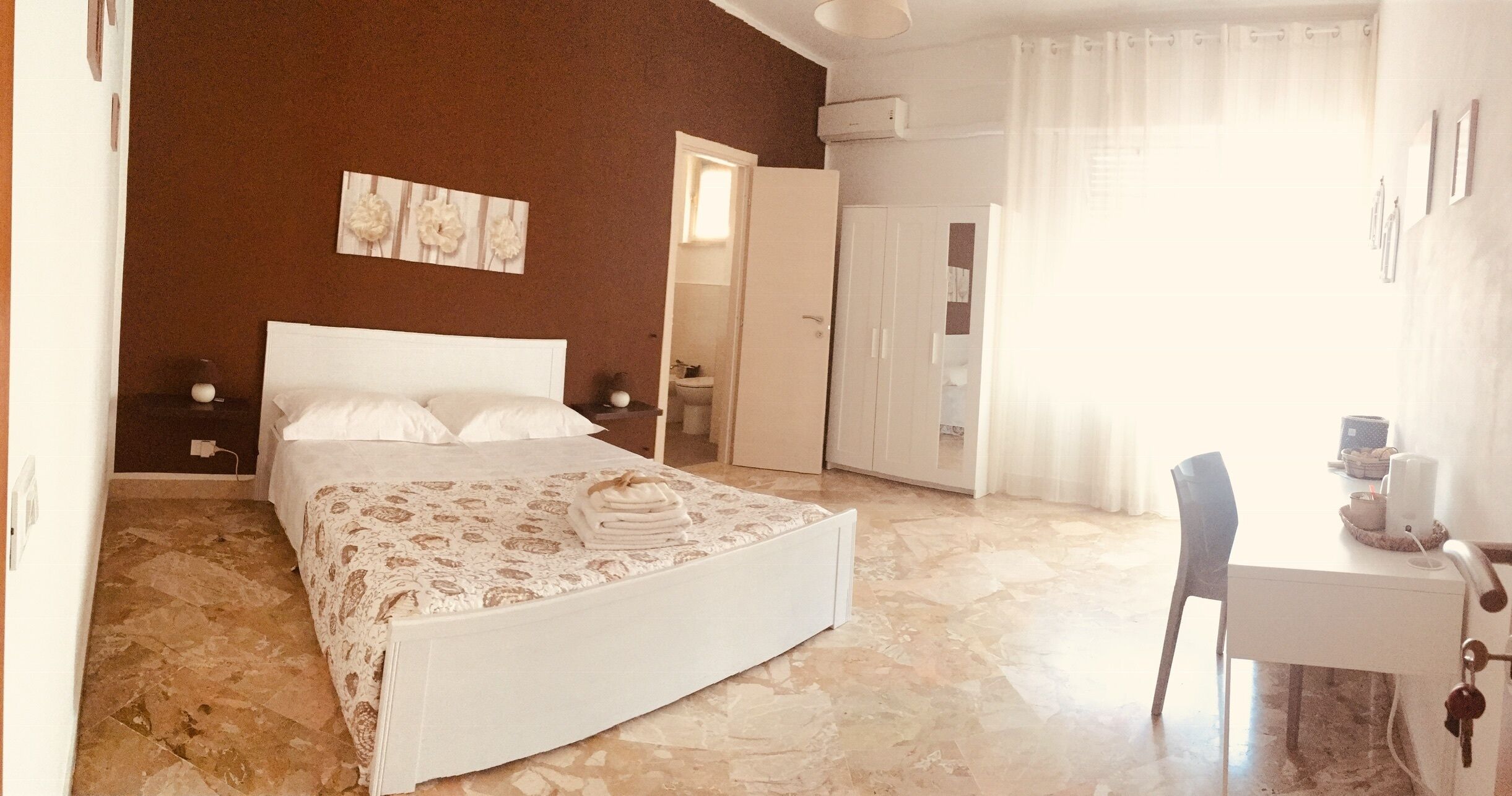 3 bedrooms, desk, iron/ironing board, free WiFi