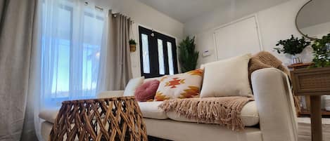 Smart TV, fireplace, stereo