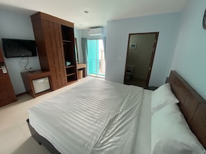 Deluxe Double Room, Balcony | Minibar, desk, free WiFi, bed sheets