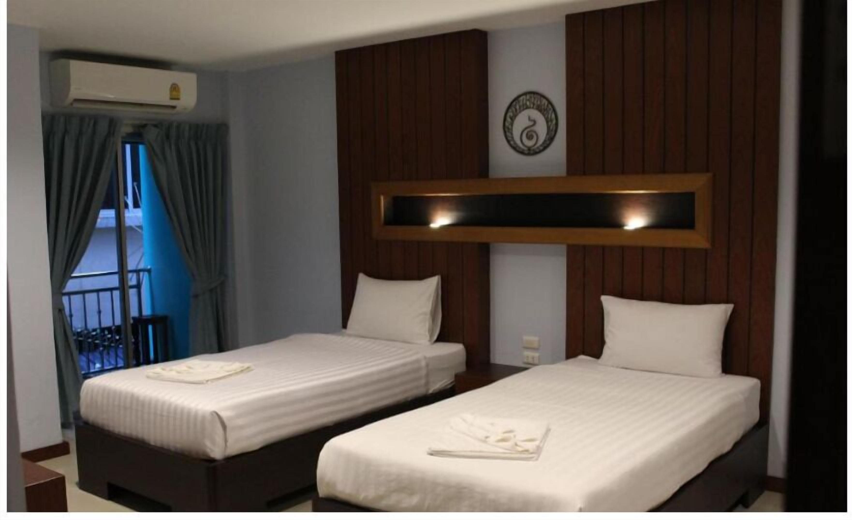 スタンダード ツインルーム | ミニバー、デスク、WiFi (無料)、ベッドシーツ