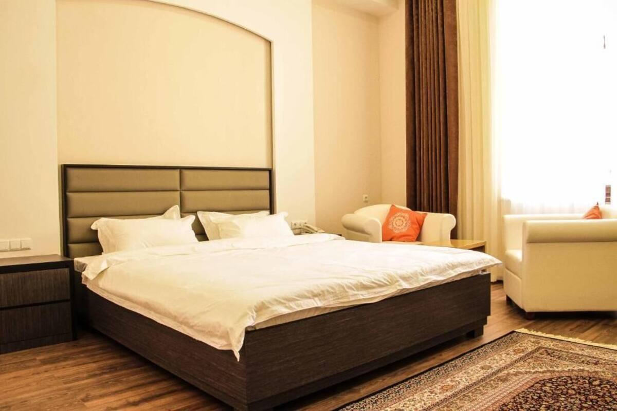 Habitación doble de lujo | Caja de seguridad en la habitación, cortinas blackout y insonorización