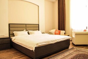 Habitación doble de lujo | Caja de seguridad en la habitación, cortinas blackout y insonorización 