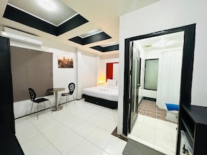 Minibar, individually decorated, individually furnished, desk - Beachwalk Patong (Patong)
