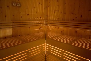 Sauna - Chalet am Birnbaum, whole house, 140 sqm for 2-6 persons, 2 bedrooms, 2 bathrooms, sauna (Unterwössen)
