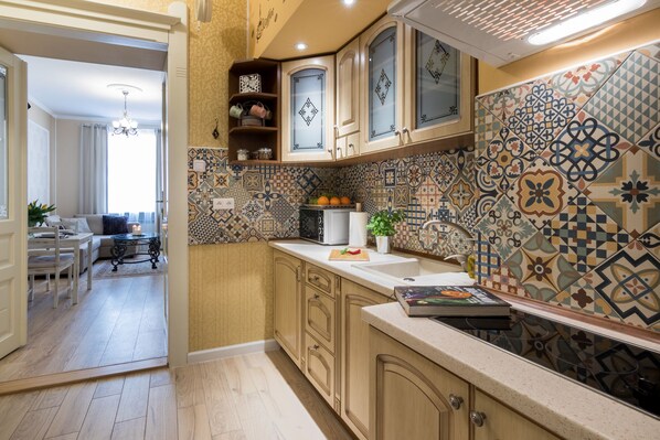 Fridge, microwave, coffee/tea maker, electric kettle - Anno Domini Apartment by Cozyplace (Kraków)