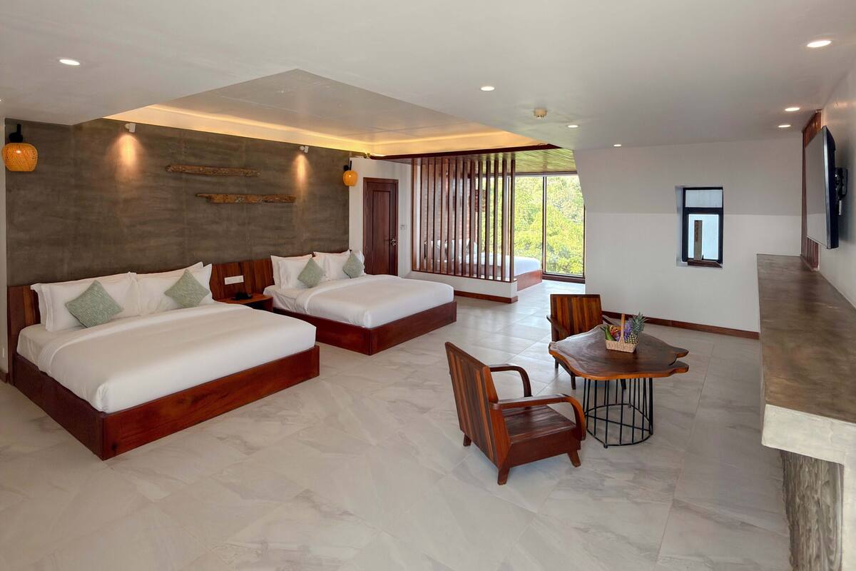 Presidential Suite | Minibar, desk, laptop workspace, iron/ironing board