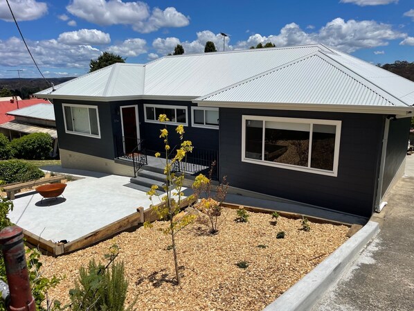 Exterior - In The Heart Of Katoomba 1 bedroom Semi house (Katoomba)