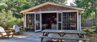 1940s Cottage Stunner Large Studio w/loft feel dog friendly