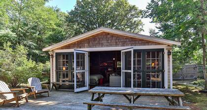 1940s Cottage Stunner Large Studio w/loft feel dog friendly