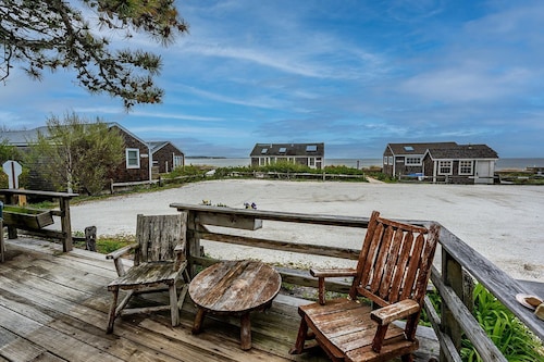 Classic Cape Cod Beach Cottage Steps to Private Beach or Stroll to Town! A/C !