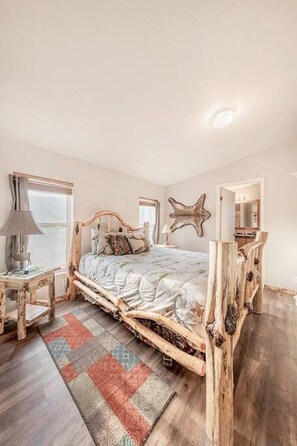 2 bedrooms, desk, iron/ironing board, travel cot