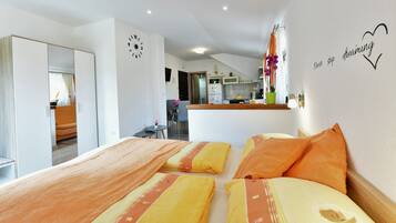 1 bedroom, internet, bed sheets