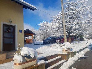 Property grounds - Apartments and rooms Dragica, (16216), Selište Drežnicko, hr (Selište Drežnicko)