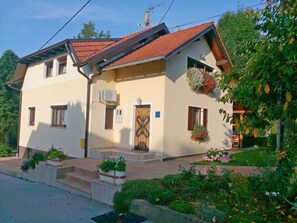 Exterior - Apartments and rooms Dragica, (16216), Selište Drežnicko, hr (Selište Drežnicko)
