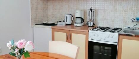 Fridge, oven, toaster, cookware/dishes/utensils