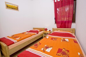 2 bedrooms, iron/ironing board, Internet, bed sheets - Holiday home Vedran, (16268), Rudanovac, hr (Rudanovac)