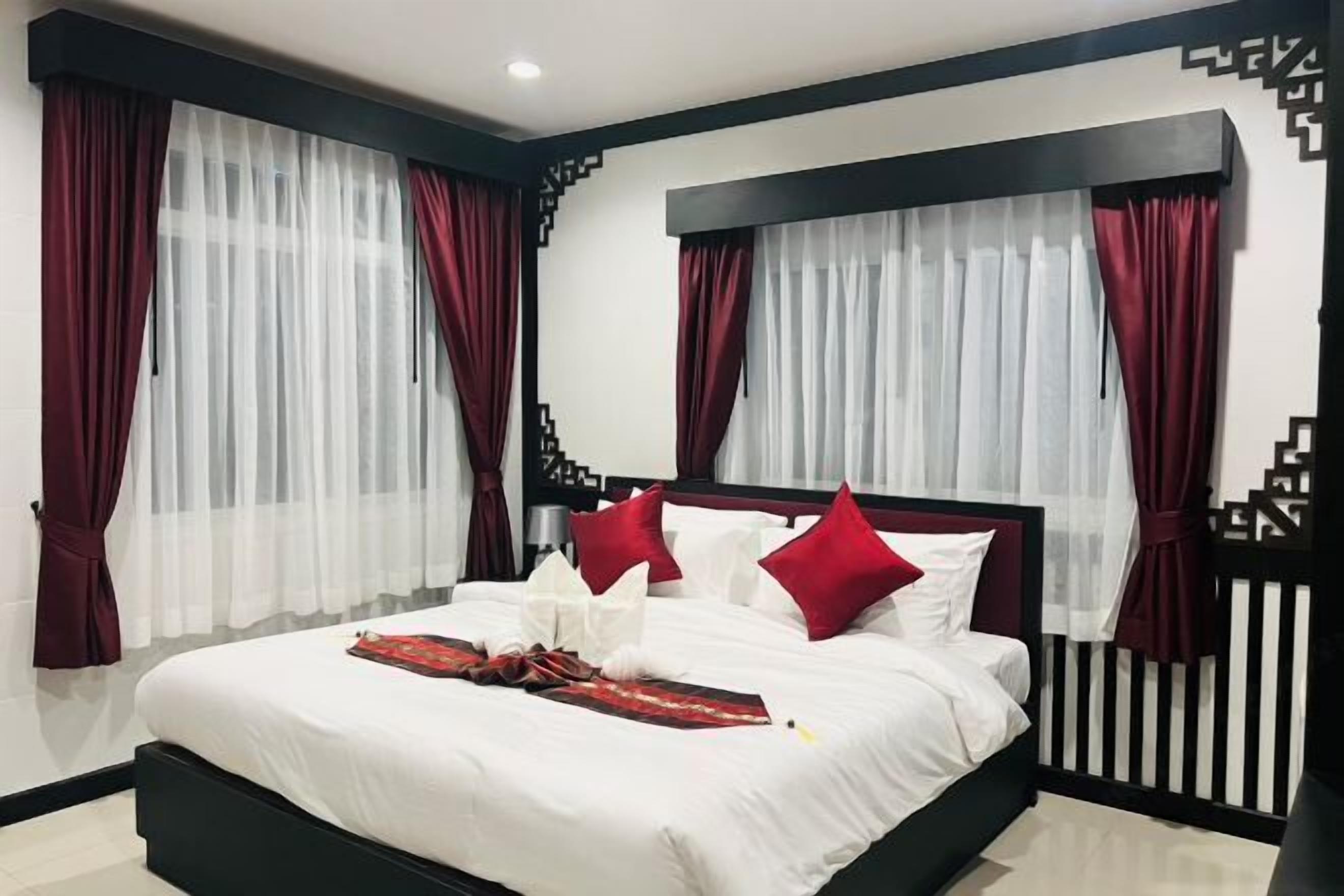 Cofres nos quartos, escrivaninha, espaço de trabalho para notebook