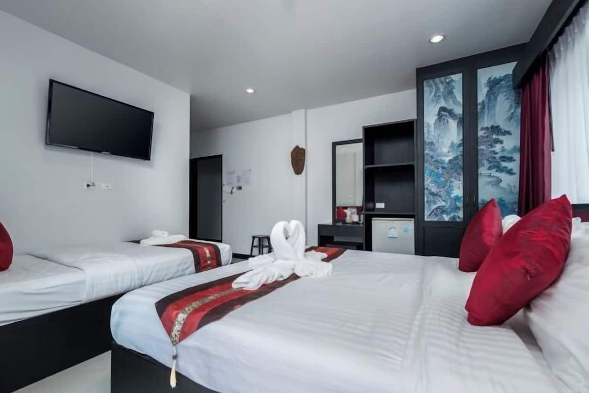 Cofres nos quartos, escrivaninha, espaço de trabalho para notebook