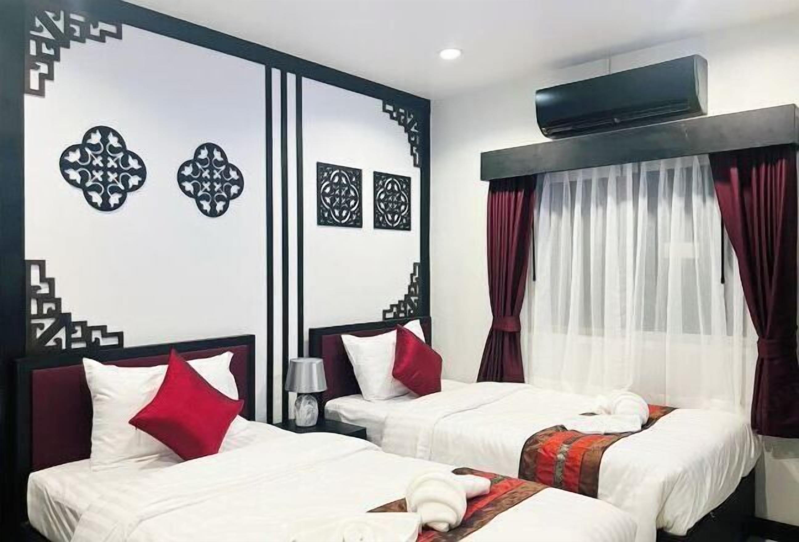 Cofres nos quartos, escrivaninha, espaço de trabalho para notebook