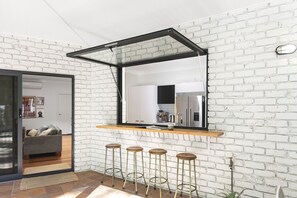 Interior - Walk to Beach! Amazing Outdoor Area with Pool, 1/2 Pipe & Firepit ! (Maroochydore)