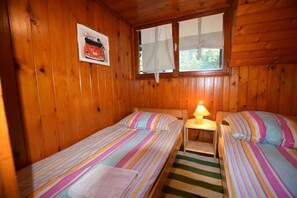 2 bedrooms, internet, bed sheets