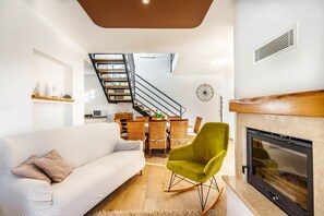 Fernseher, Kamin
