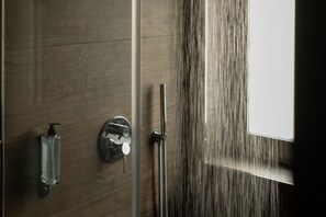 Haartrockner, Handtücher, Seife, Shampoo