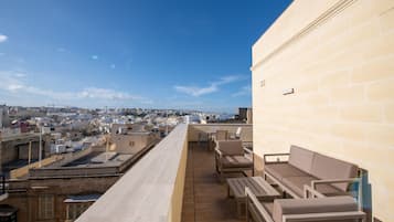 Chambre Double Présidentielle, 1 trÚs grand lit | Vue depuis le balcon