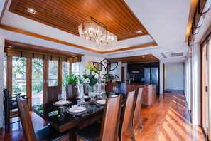 Dining - Yizen Beachfront Seaview Villa Wongamat Beach (Muang Pattaya)
