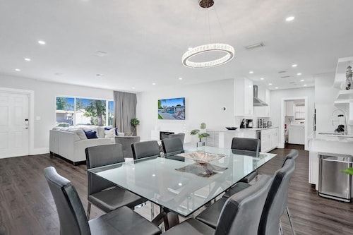 Gorgeous 4BR Brand new HTD Pool & Jacuzzi 1Mile