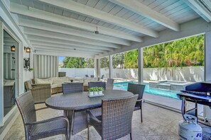 An outdoor patio with a pool, wicker furniture, and a grill. - Gorgeous 4BR| Brand new HTD Pool & Jacuzzi| 1Mile (Deerfield Beach)