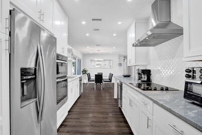 Gorgeous 4BR Brand new HTD Pool & Jacuzzi 1Mile